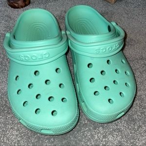 Crocs size W8 M6